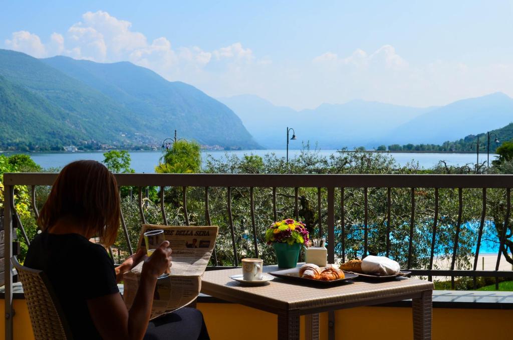 hotels with balcony in Lake Iseo