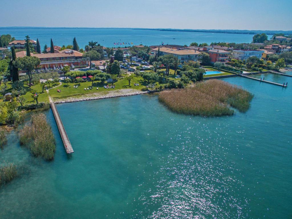 hotels with balcony in Sirmione