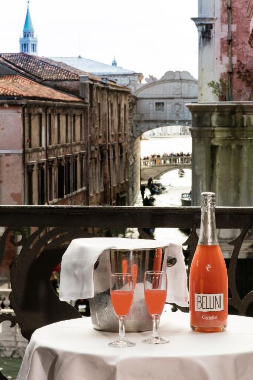 hotels with balcony in Venice Doges Palace