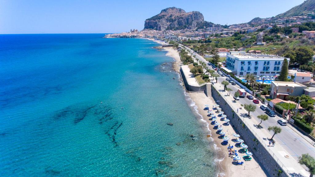 hotels with balcony in Cefalu