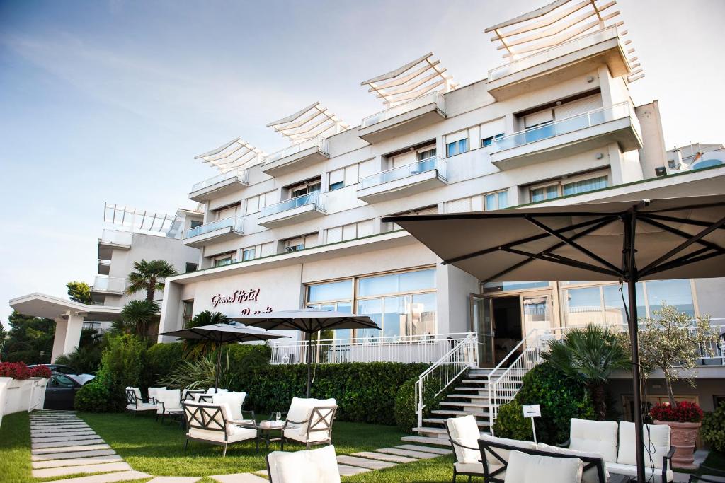 hotels with balcony in Ancona