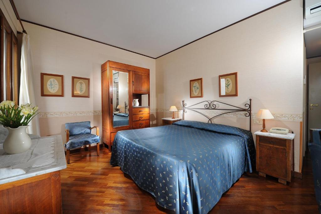 hotels with balcony in Venice Gallerie Dellaccademia