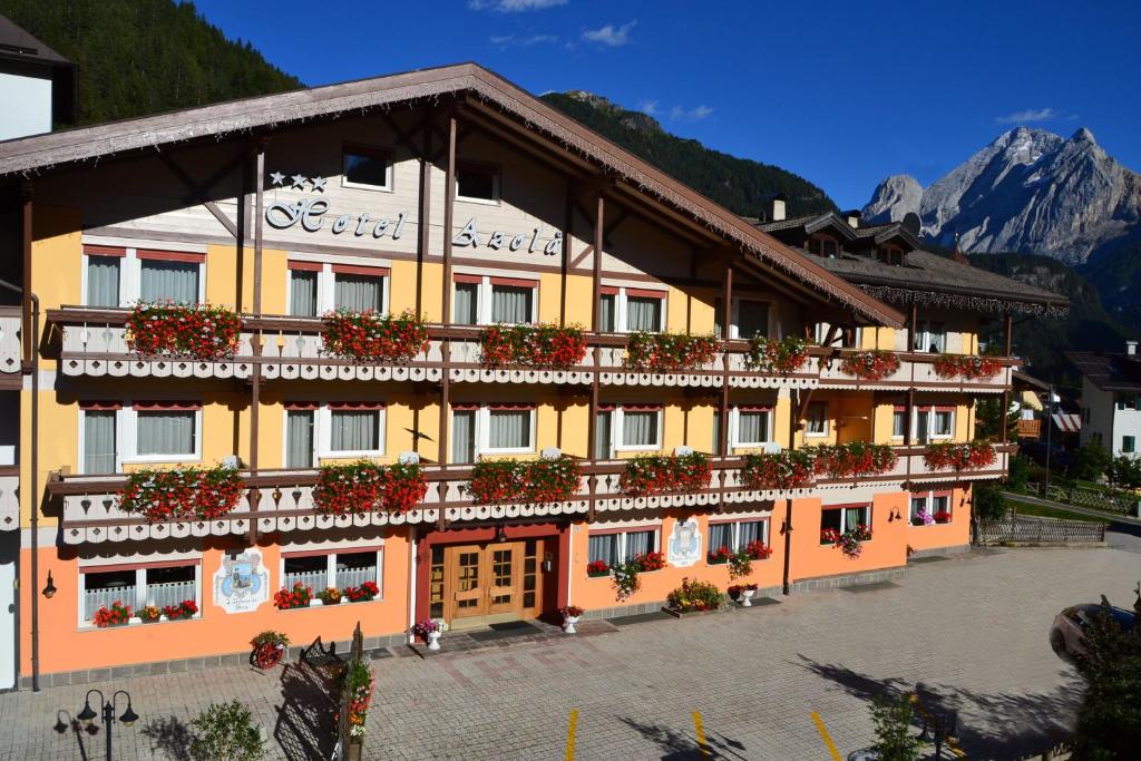 hotels with balcony in Canazei Dolomiti Superski