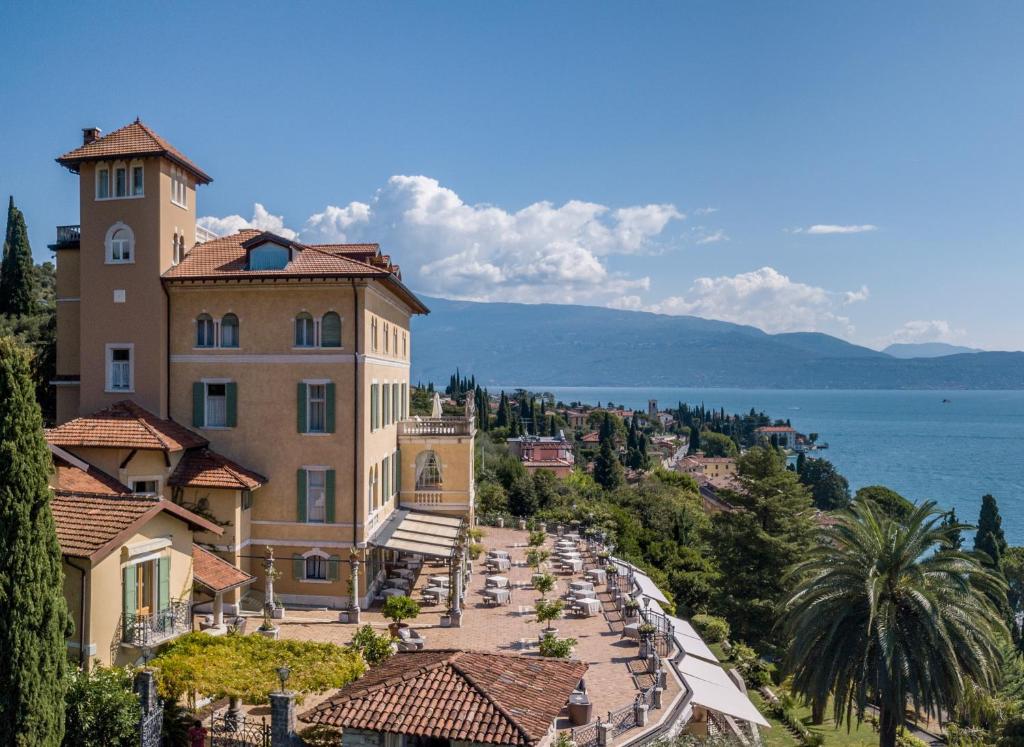 hotels with balcony in Gardone Riviera