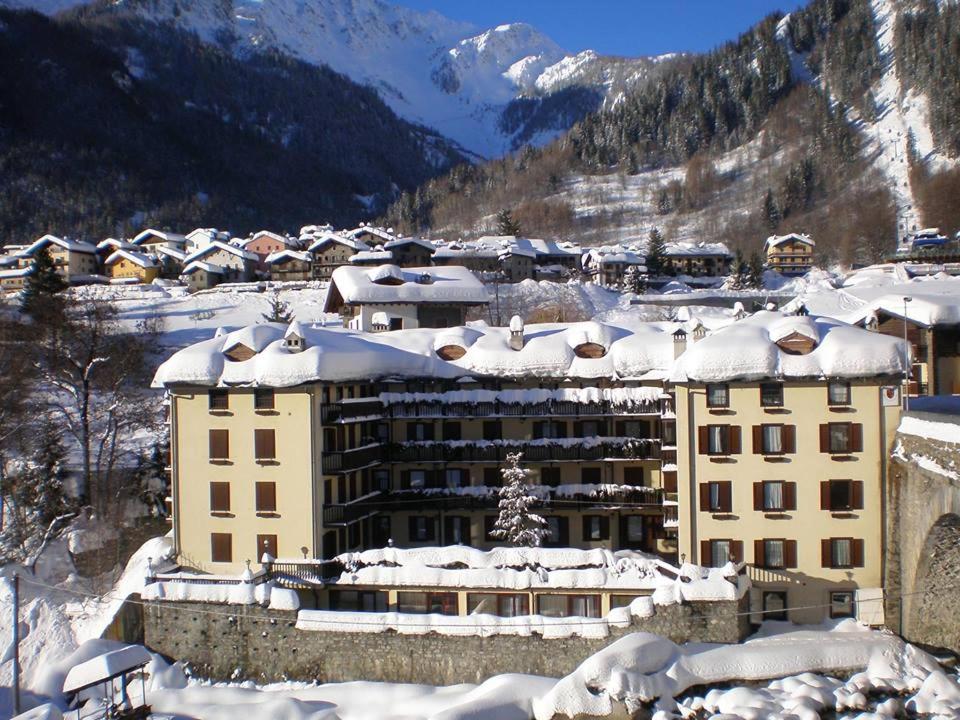 hotels with balcony in Courmayeur