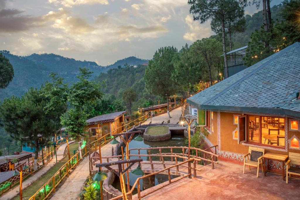 hotels with balcony in Kasauli