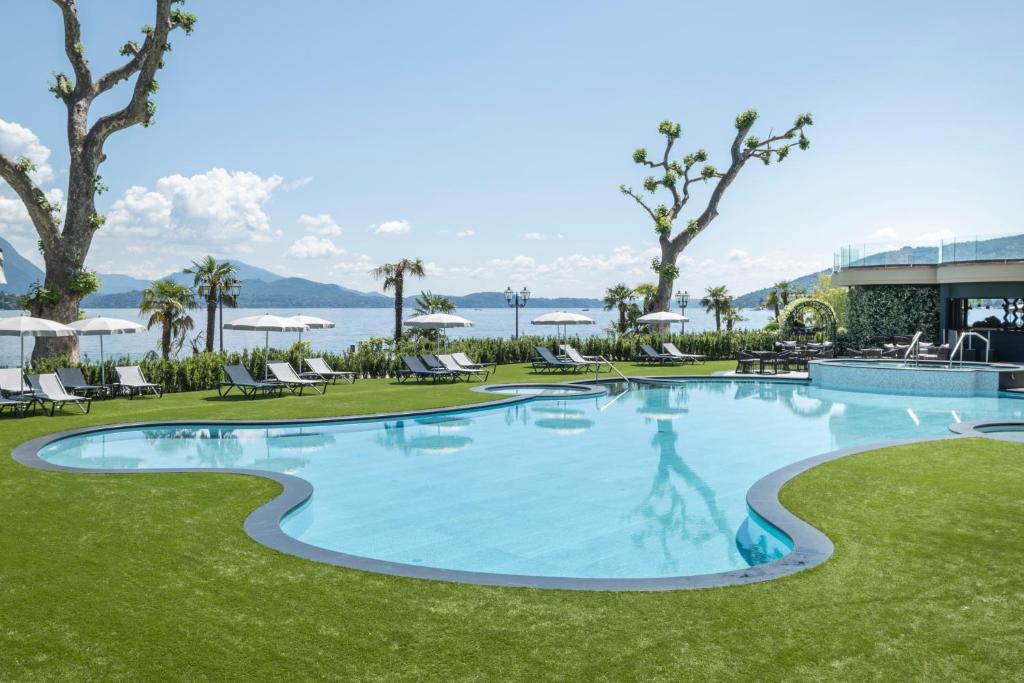 hotels with balcony in Baveno