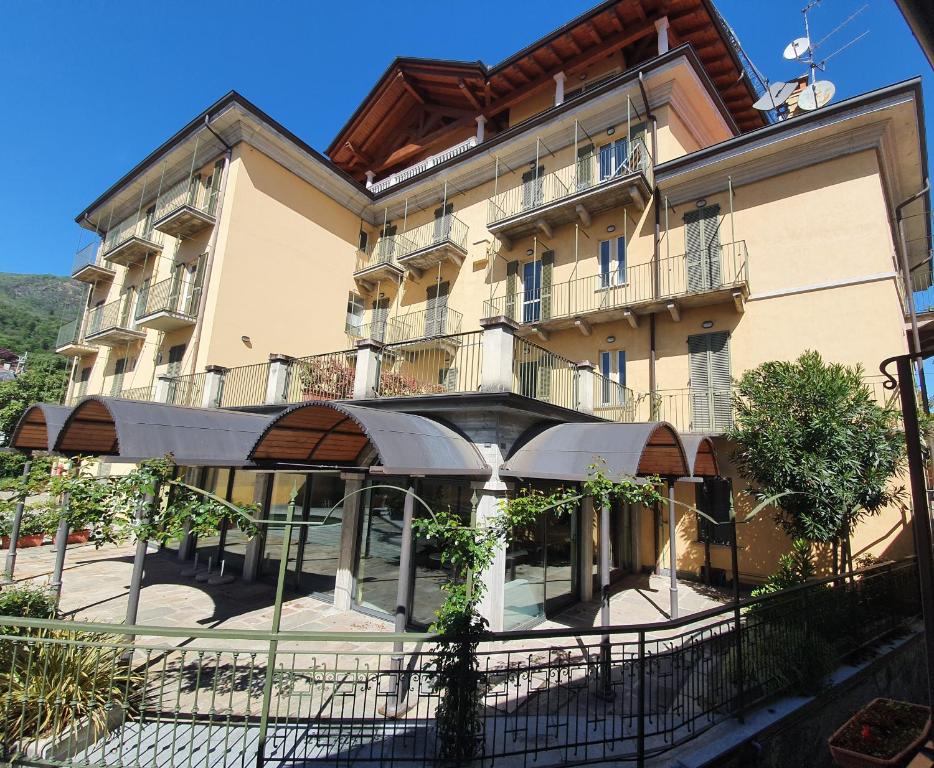 hotels with balcony in Baveno