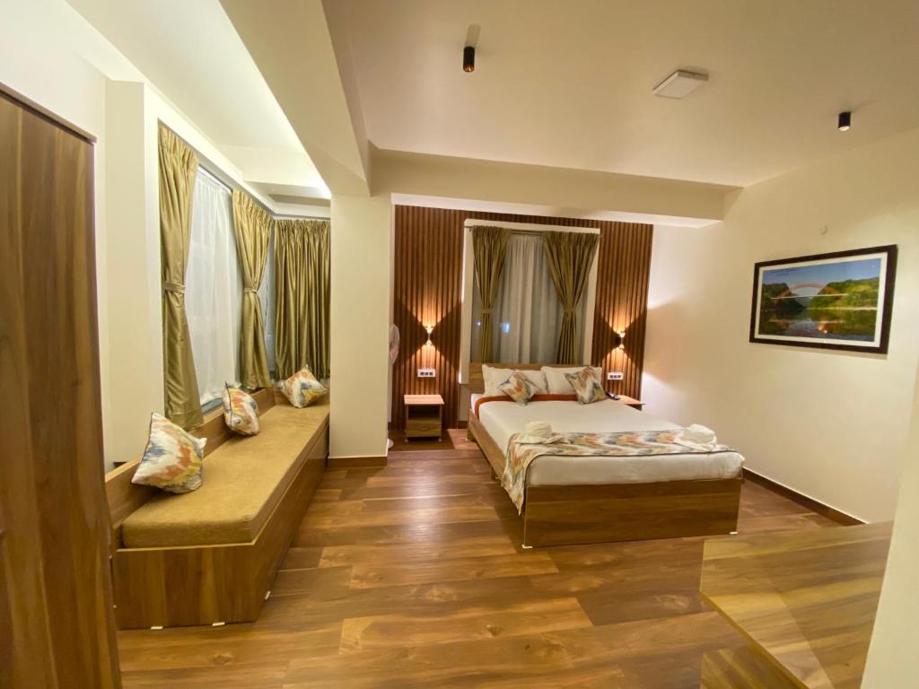 hotels with balcony in Shillong