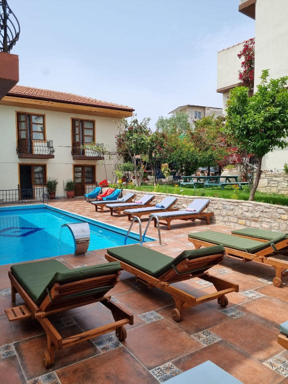 hotels with balcony in Kusadas