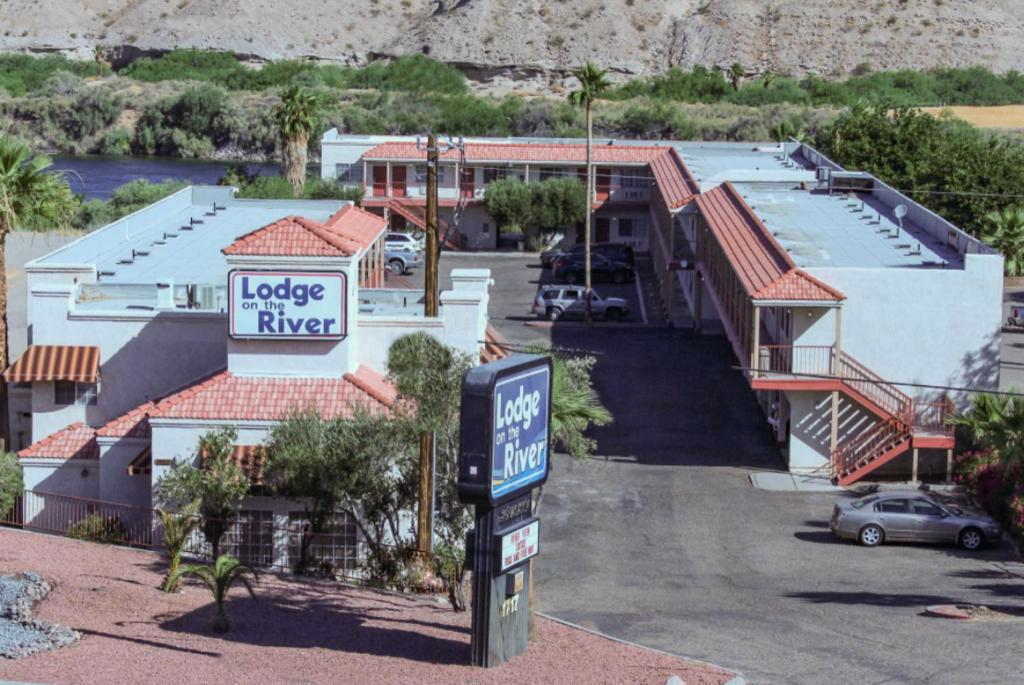 hotels with balcony in Laughlin