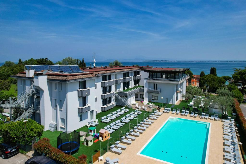 hotels with balcony in Desenzano Del Garda