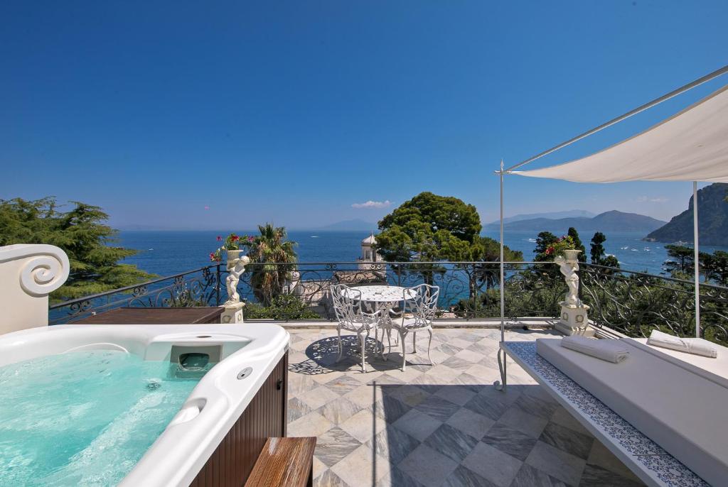 hotels with balcony in Capri