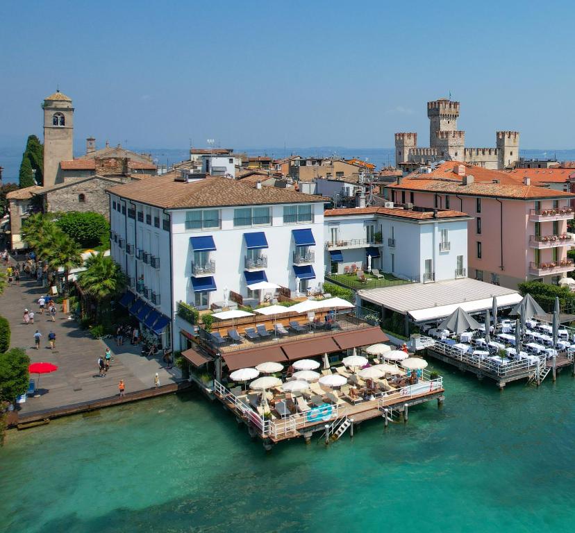 hotels with balcony in Sirmione