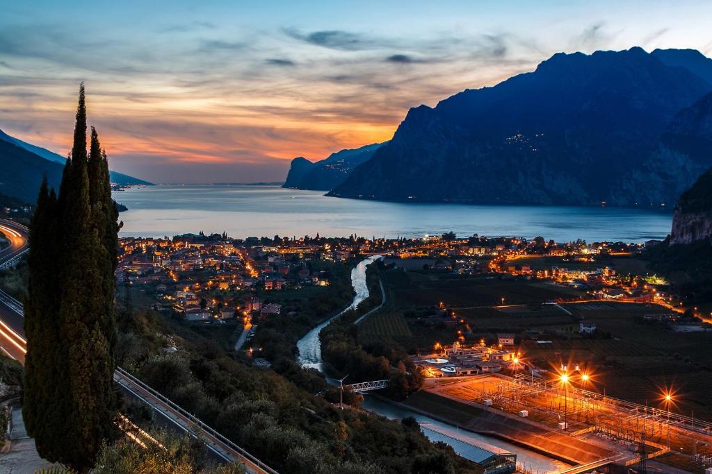 hotels with balcony in Torbole