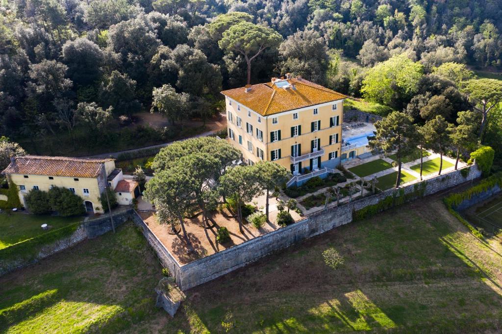 hotels with balcony in Lucca