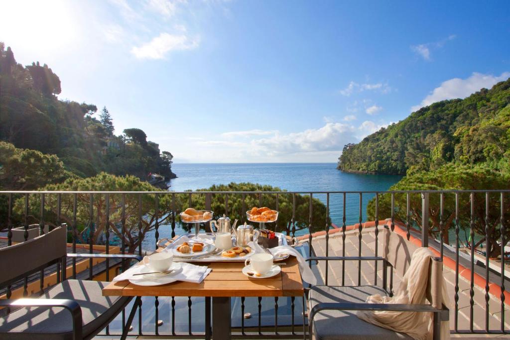 hotels with balcony in Liguria