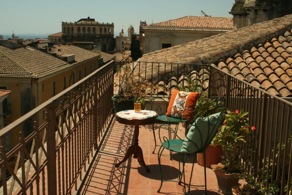 hotels with balcony in Catania City Centre