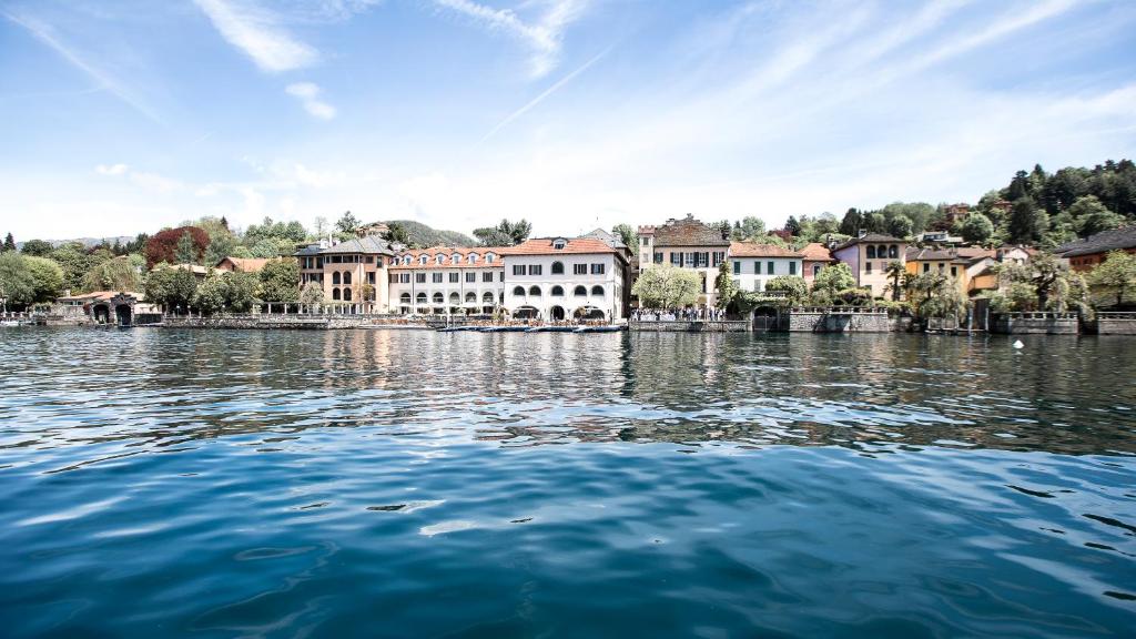 hotels with balcony in Lake Orta