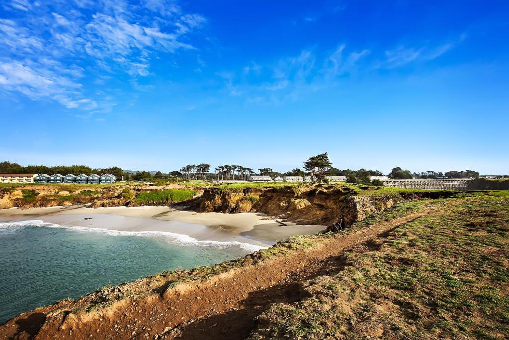 hotels with balcony in Fort Bragg