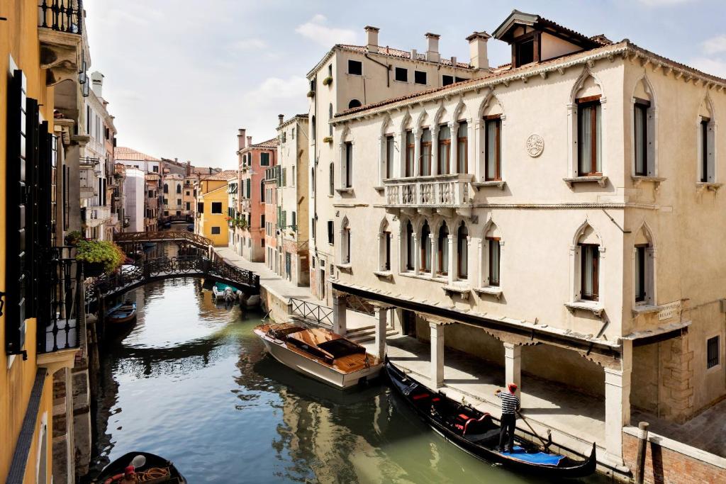 hotels with balcony in Venice Cannaregio