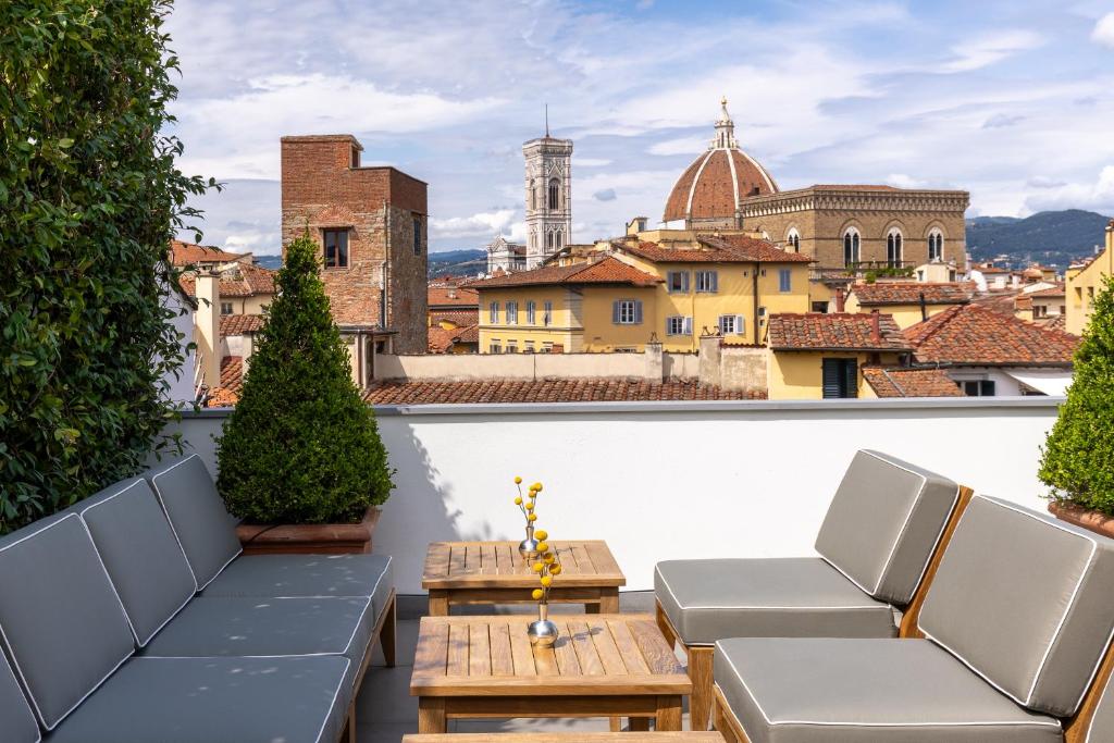 hotels with balcony in Florence Piazza Della Signoria