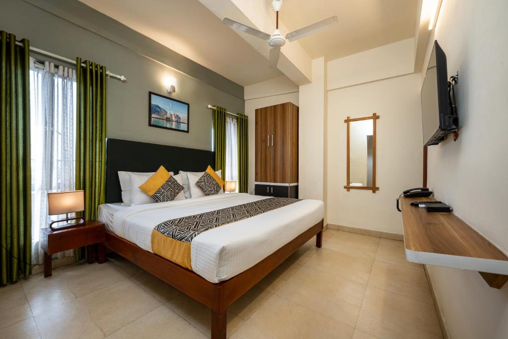 hotels with balcony in Ernakulam