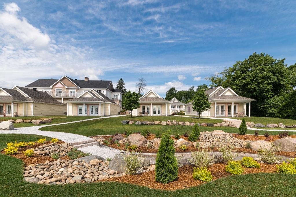 hotels with balcony in Lake Champlain