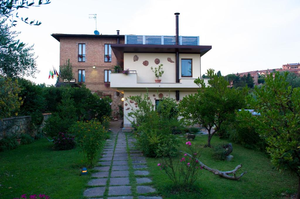 hotels with balcony in Siena