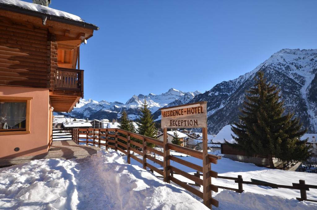 hotels with balcony in Champoluc