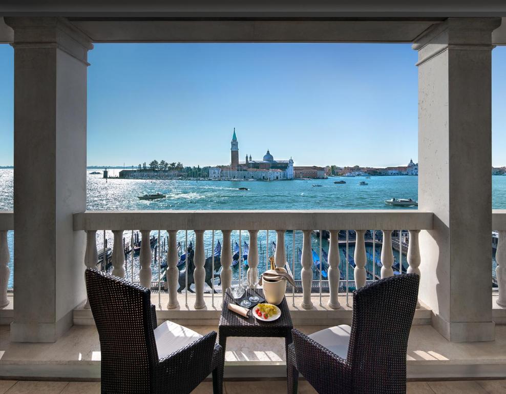 hotels with balcony in Venice Doges Palace