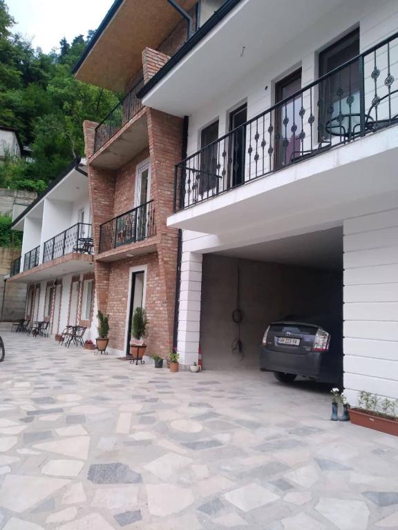 hotels with balcony in Borjomi