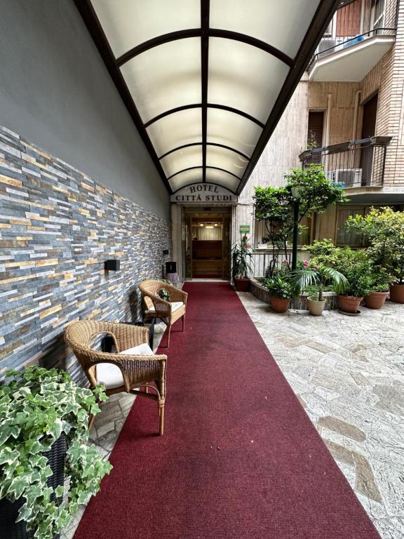 hotels with balcony in Milan Citta Studi