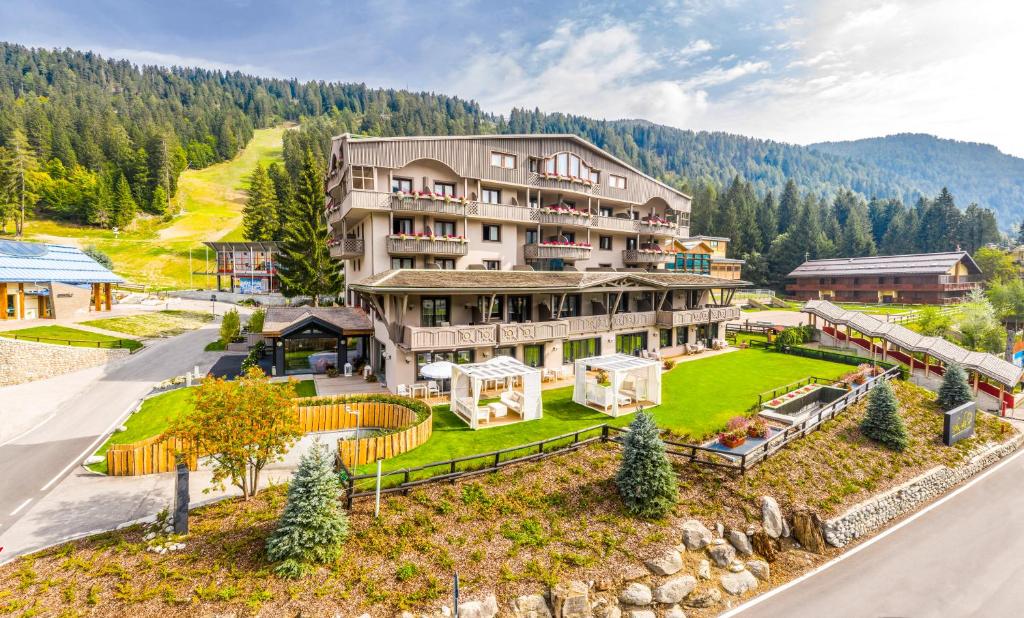 hotels with balcony in Madonna Di Campiglio Chiesa Di San Vigilio