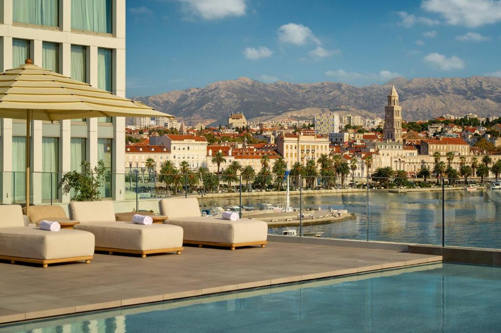 hotels with balcony in Split