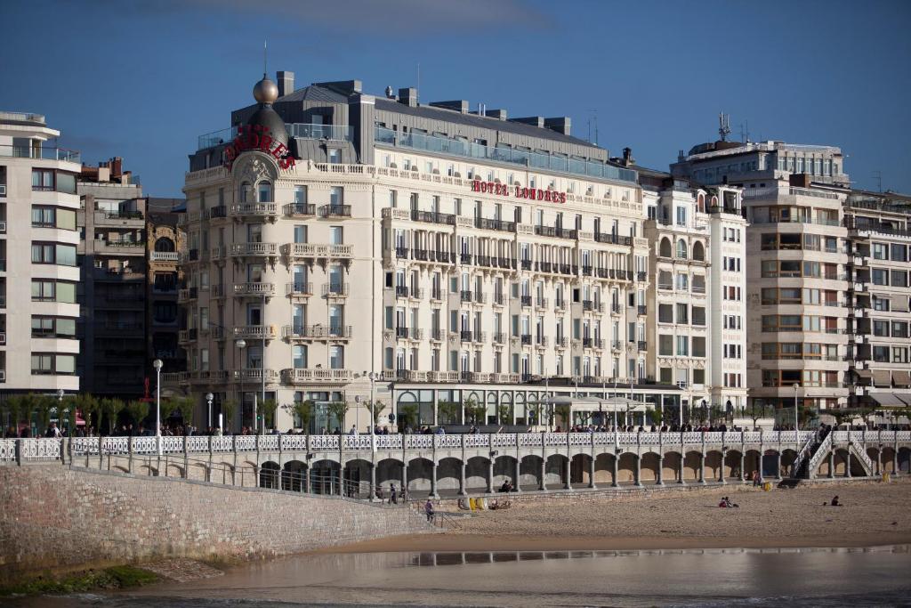 hotels with balcony in San Sebastian