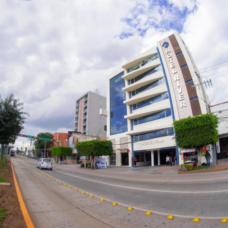 hotels with balcony in Leon