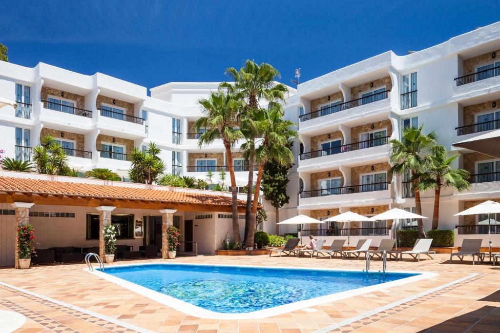 hotels with balcony in Santa Eularia Des Riu