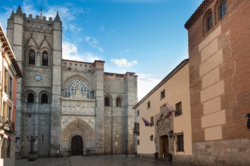 hotels with balcony in Avila