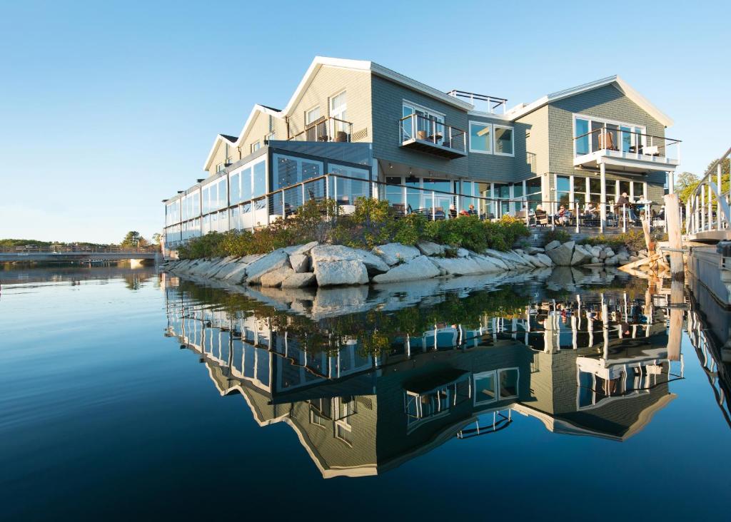 hotels with balcony in Kennebunkport