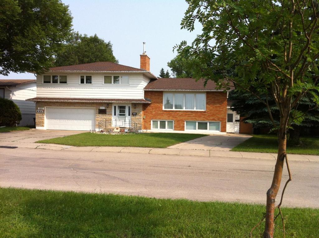 hotels with balcony in Saskatoon