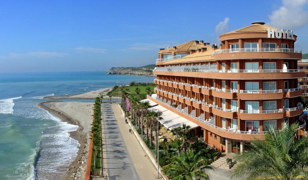 hotels with balcony in Sitges