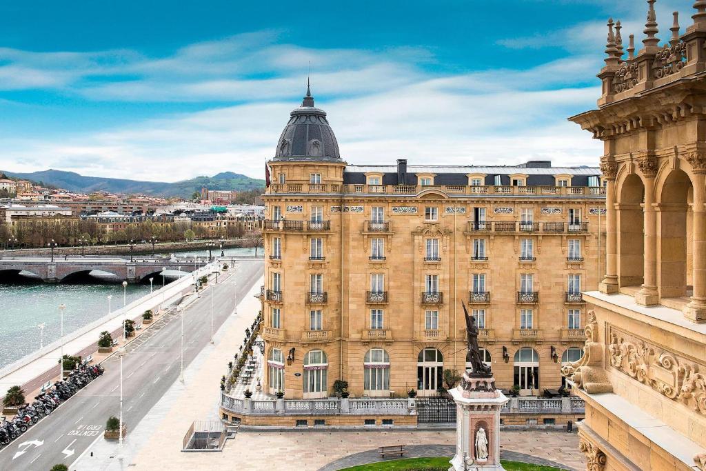 hotels with balcony in San Sebastian