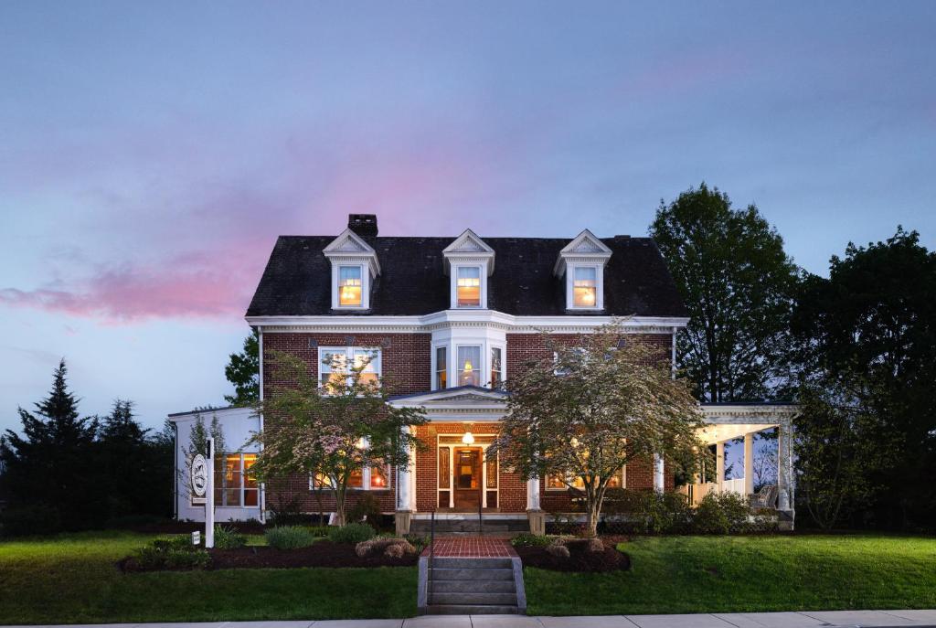 hotels with balcony in Gettysburg