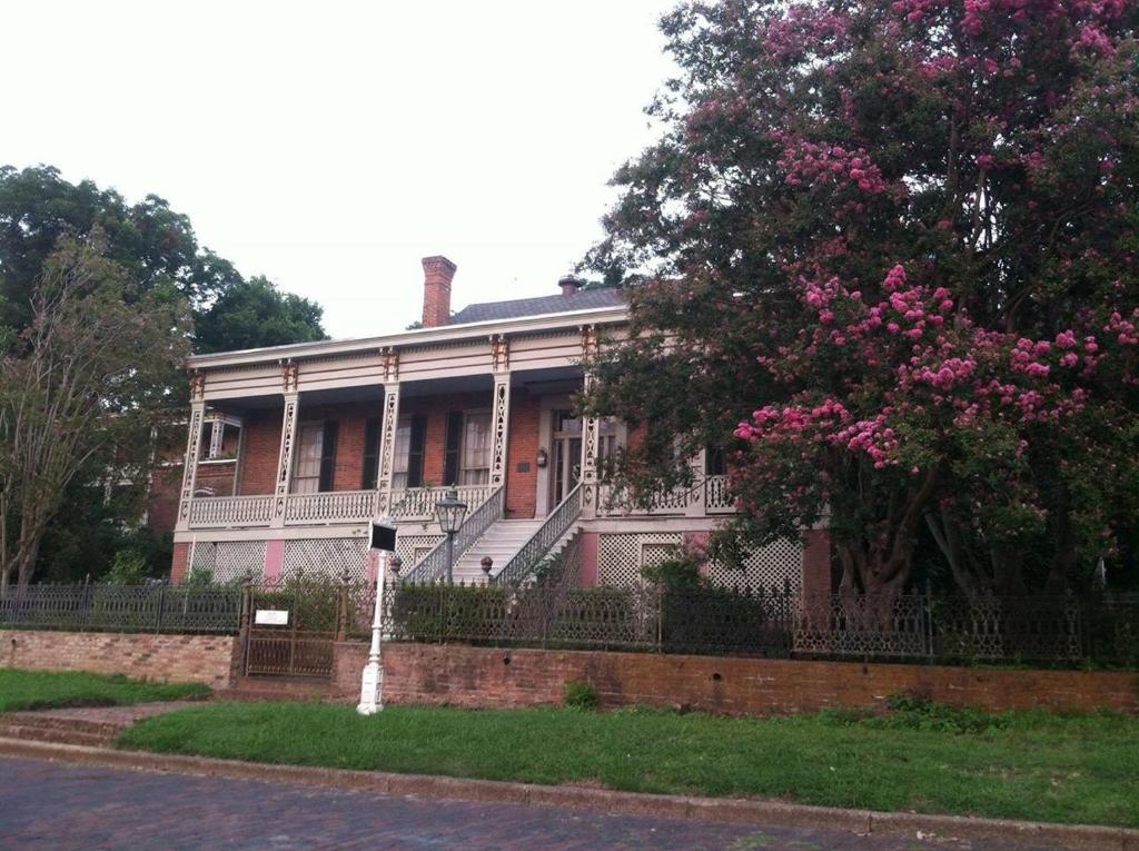 hotels with balcony in Mississippi