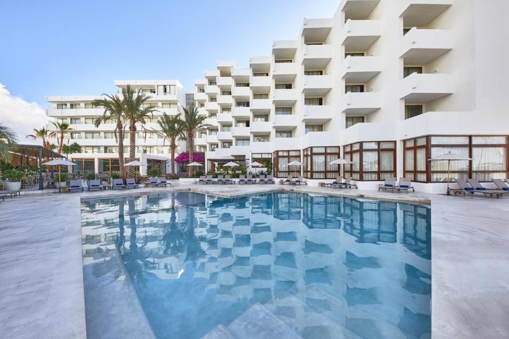 hotels with balcony in Santa Eularia Des Riu