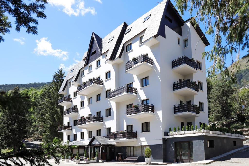 hotels with balcony in Val Daran