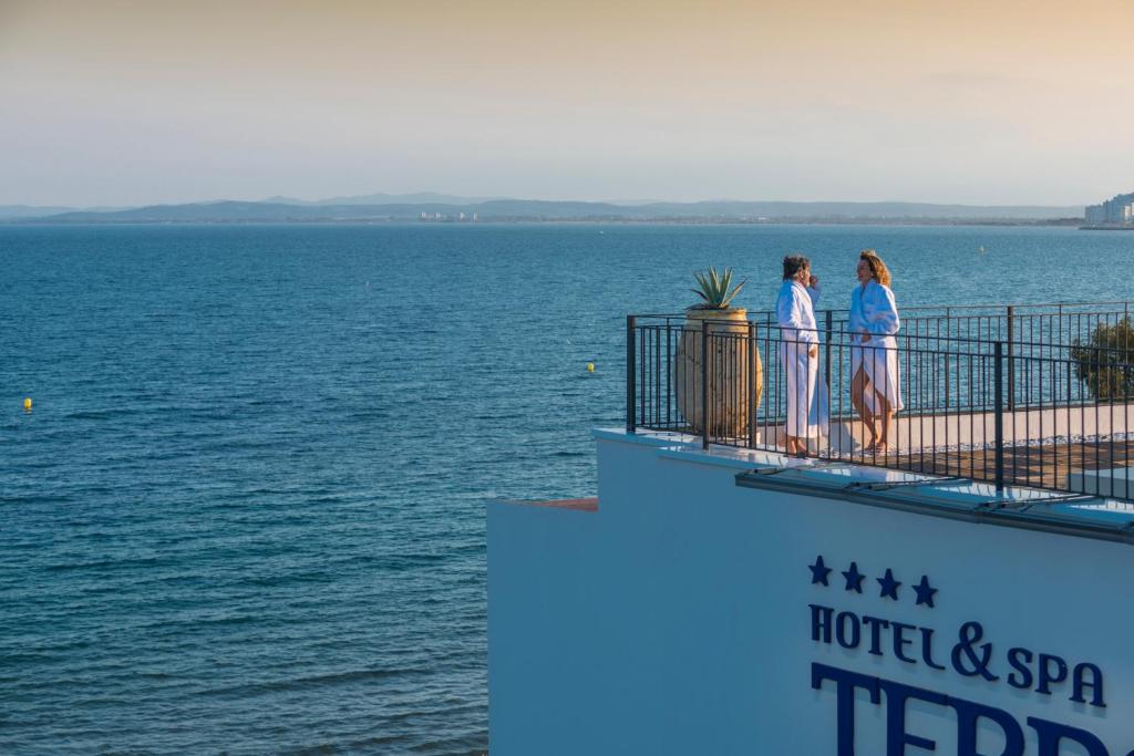 hotels with balcony in Roses