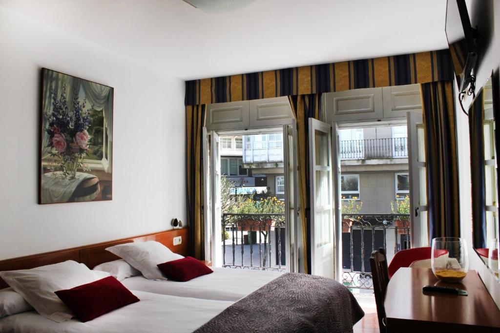 hotels with balcony in Santiago De Compostela