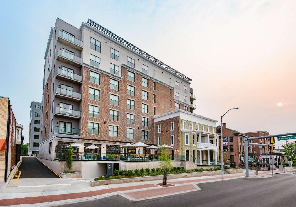 hotels with balcony in Delaware